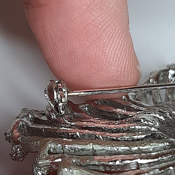 Vtg LISNER silver-tone floral starburst swirl brooch pin signed no rhinestones - Picture 12 of 12